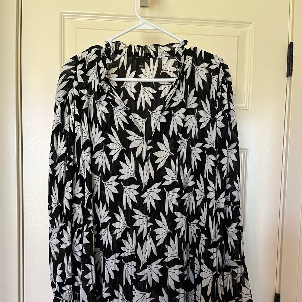 Black and White Leaf Print Blouse